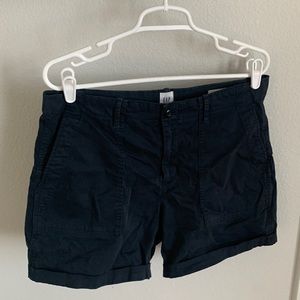 Gap 5” navy shorts